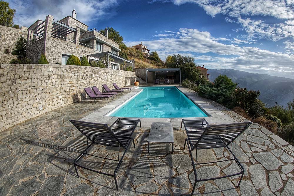 Elafivolia Arachova Suites / Photo © onParnassos.gr