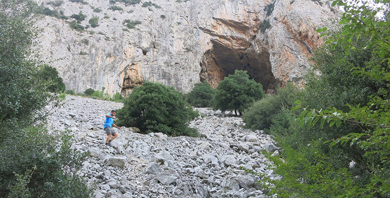 off_trail_parnassos_800.jpg