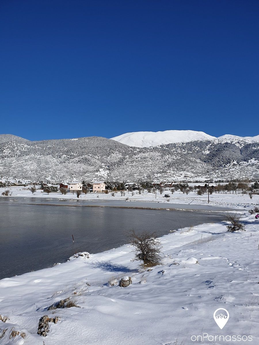 Η λίμνη Πινιγούρα στο Λιβάδι Αράχωβας