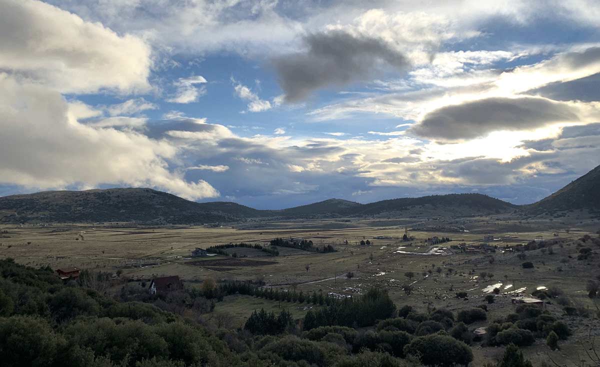 mpampis-1200 Η θέα από την ταβέρνα του Μπάμπη στο Λιβάδι