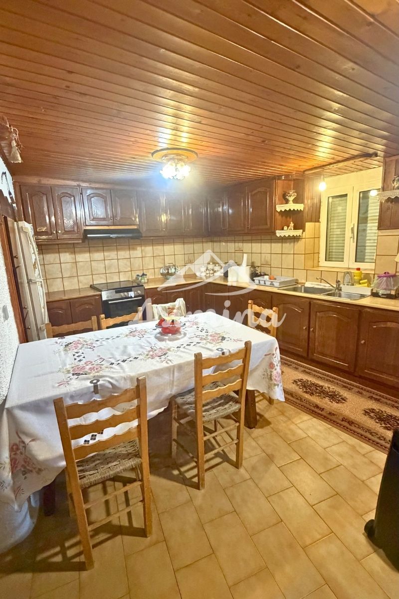 Μεγάλη διώροφη κατοικία στην Πολύδροσο Παρνασσού- AG134