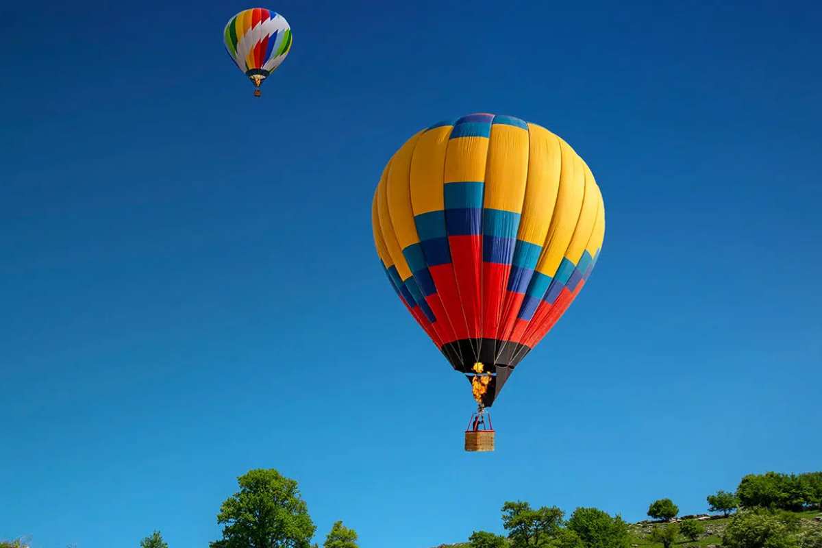 Arachova Hot Air Balloon: Η απόλυτη ανοιξιάτικη εμπειρία στην Αράχωβα